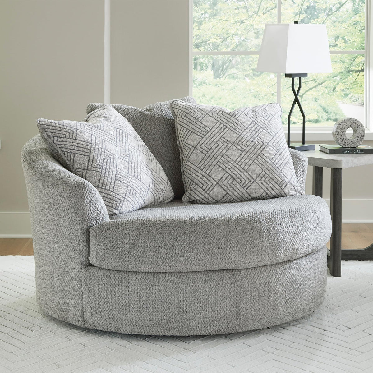 Round Velvet Oversized Swivel Accent Chair D81408